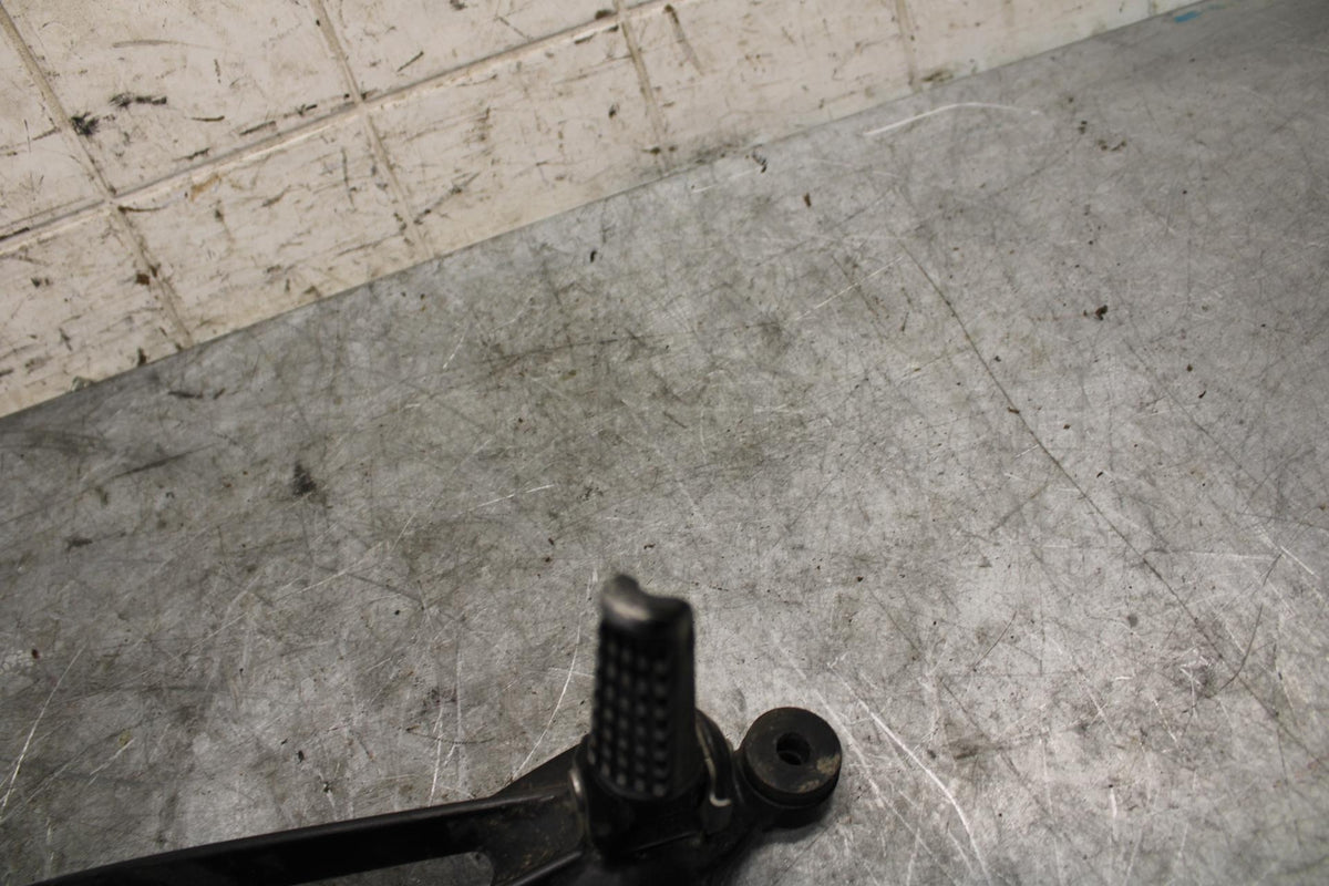 09-12 KAWASAKI NINJA ZX6R RIGHT REAR BACK PASSENGER PEG bb544