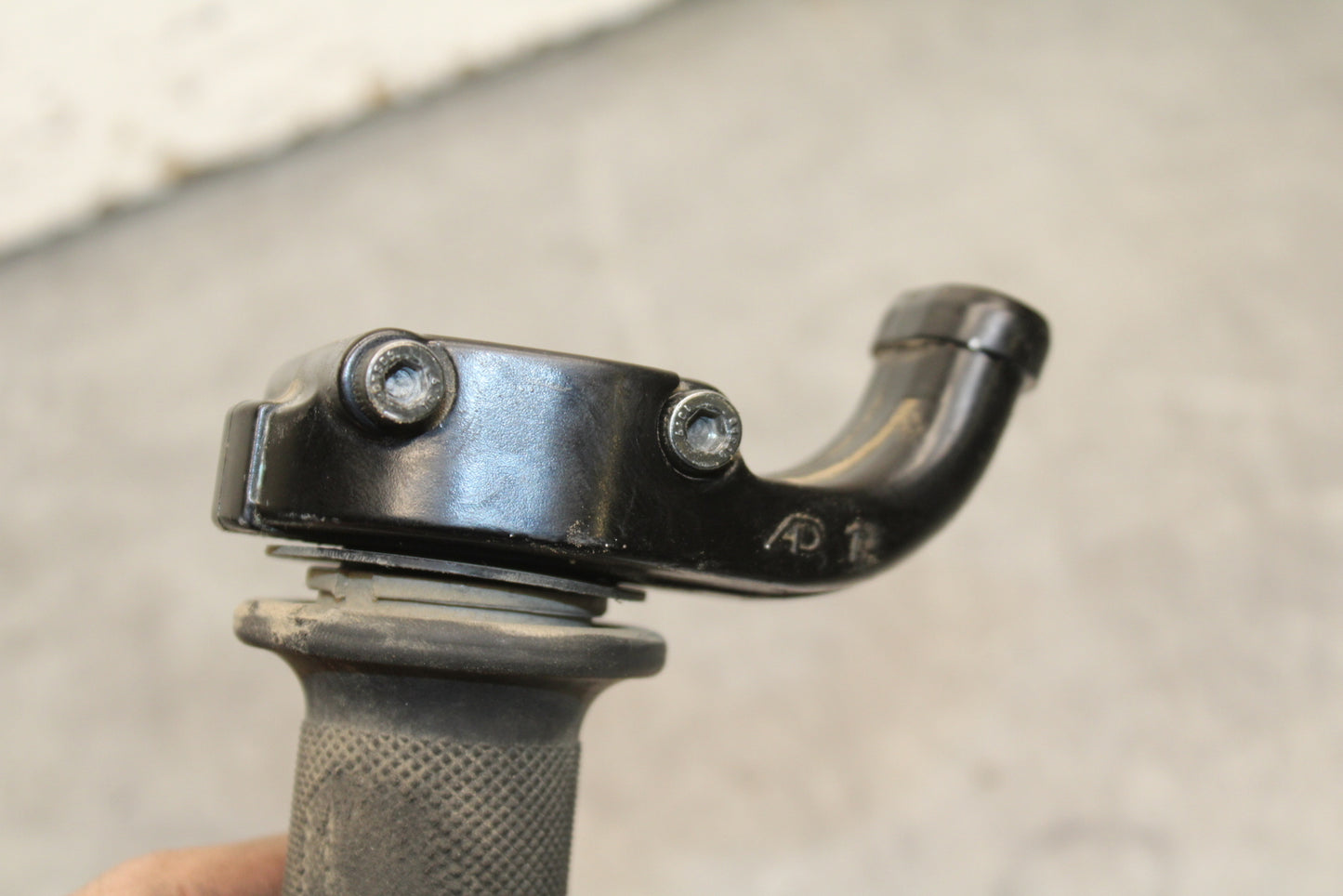 07-08 YAMAHA YZF R1 THROTTLE CABLE LINE HOUSING GUIDE BB724