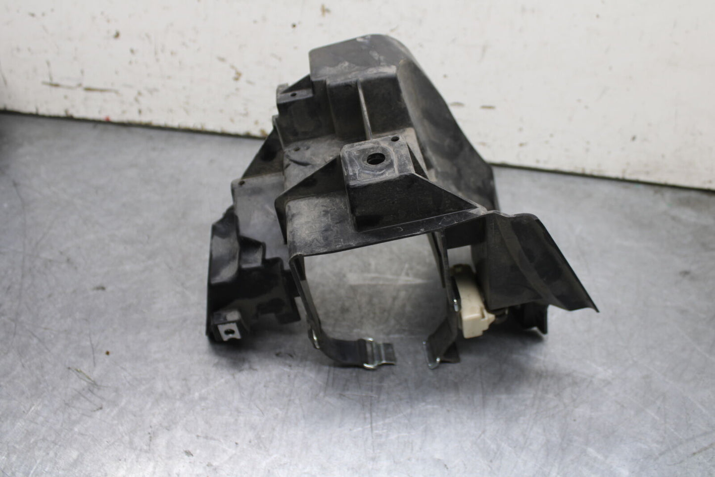 17-24 YAMAHA BOLT XVS950 BATTERY TRAY BOX HOLDER BB729