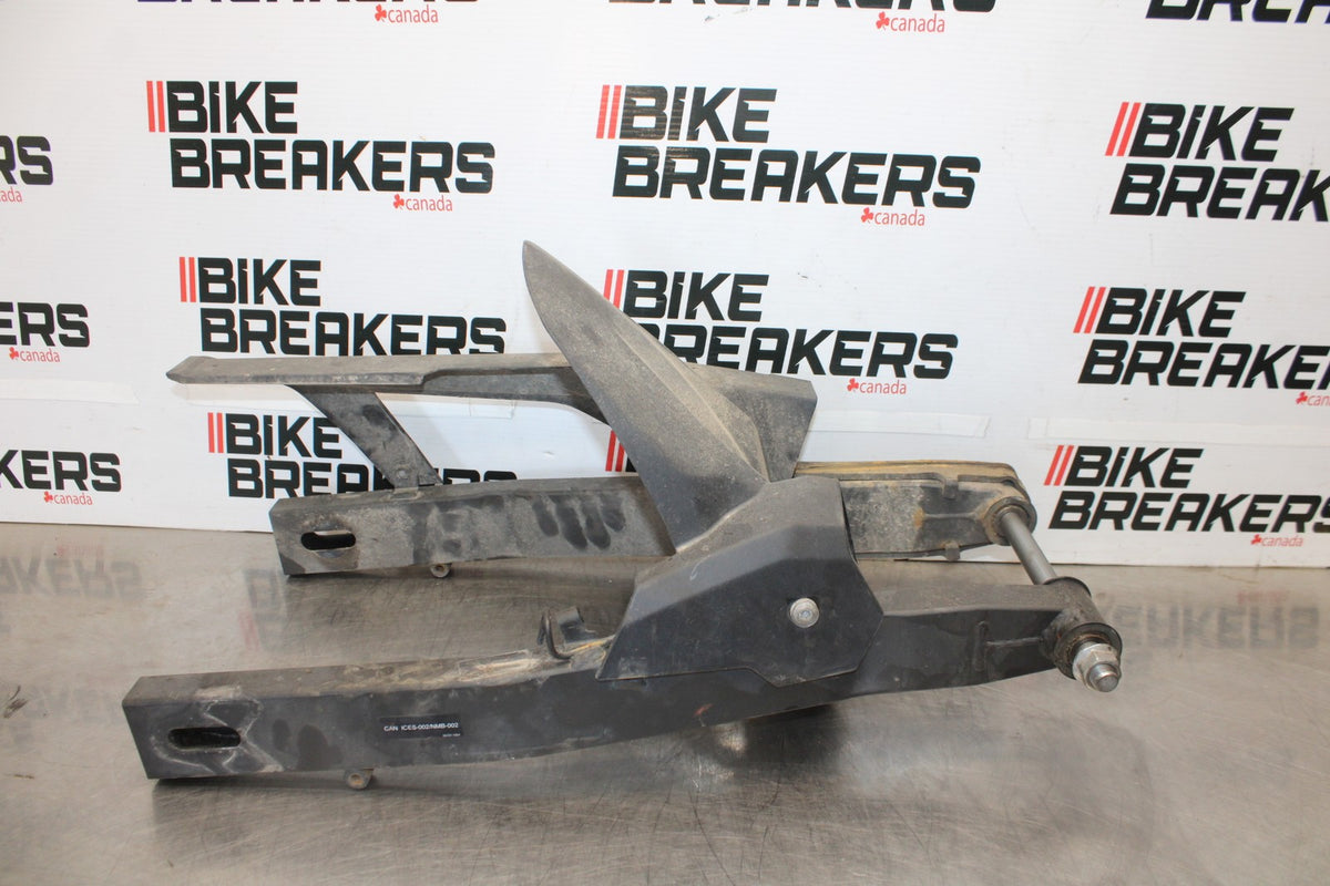 24-25 KAWASAKI NINJA 500 ABS REAR SWINGARM BACK SUSPENSION SWING ARM BB899