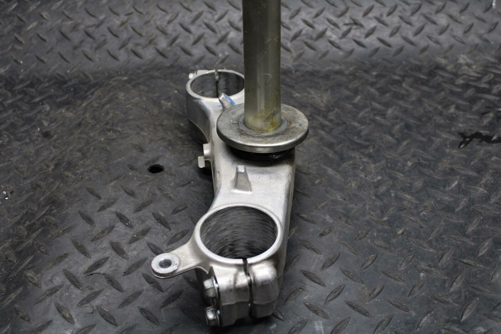 08-09 SUZUKI GSXR600 FRONT FORKS CLAMP LOWER TRIPLE TREE STEM BB226