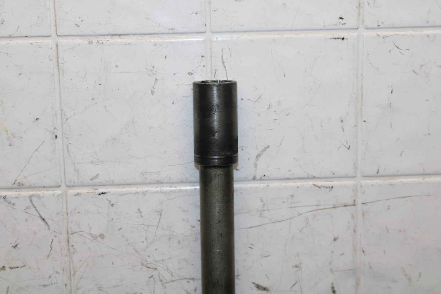 2001 Suzuki GSXR750 FRONT WHEEL RIM AXLE BOLT 54711-35F00 54711-35F10  BB553