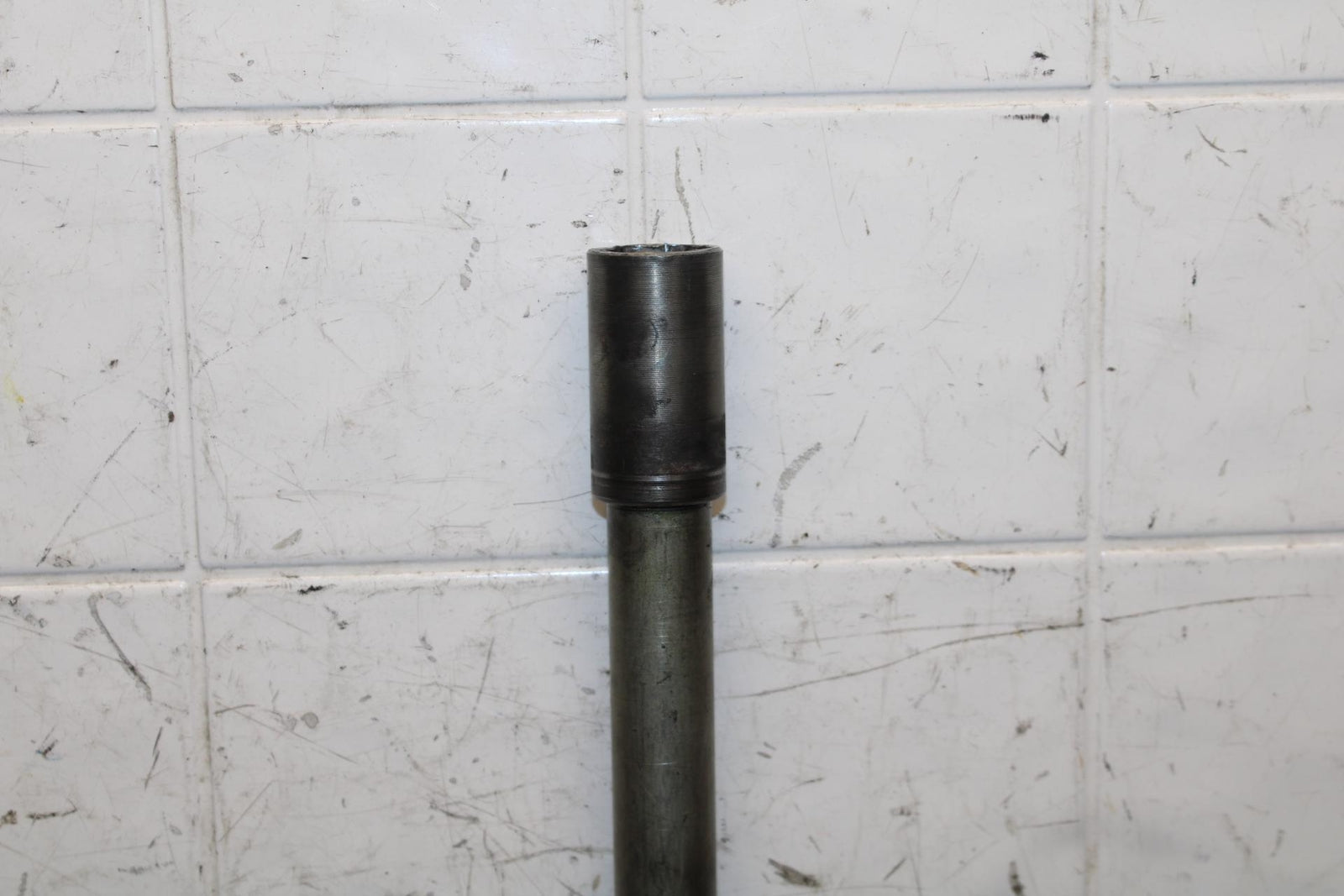 2001 Suzuki GSXR750 FRONT WHEEL RIM AXLE BOLT 54711-35F00 54711-35F10  BB553