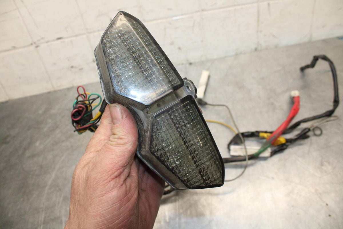 05 YAMAHA YZF R6S AFTERMARKET REAR TAIL TAILLIGHT BACK BRAKE LIGHT BB462