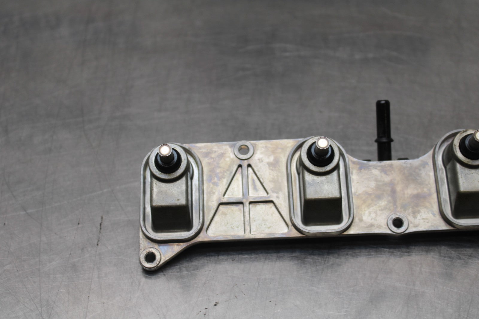 08 KAWASAKI NINJA ZX10R SECONDARY FUEL INJECTORS TOP AIRBOX GAS RAIL BB201