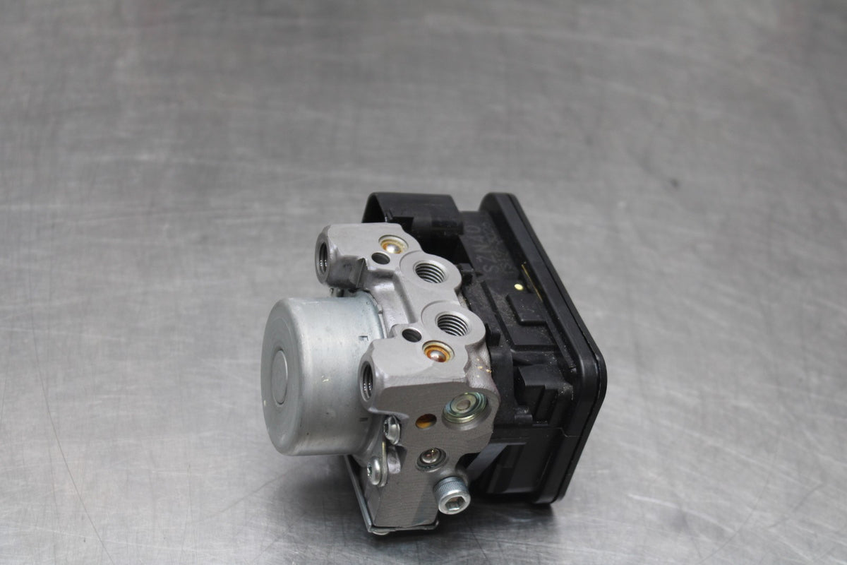 18 SUZUKI GSXR1000 ABS PUMP UNIT MODULE BB642