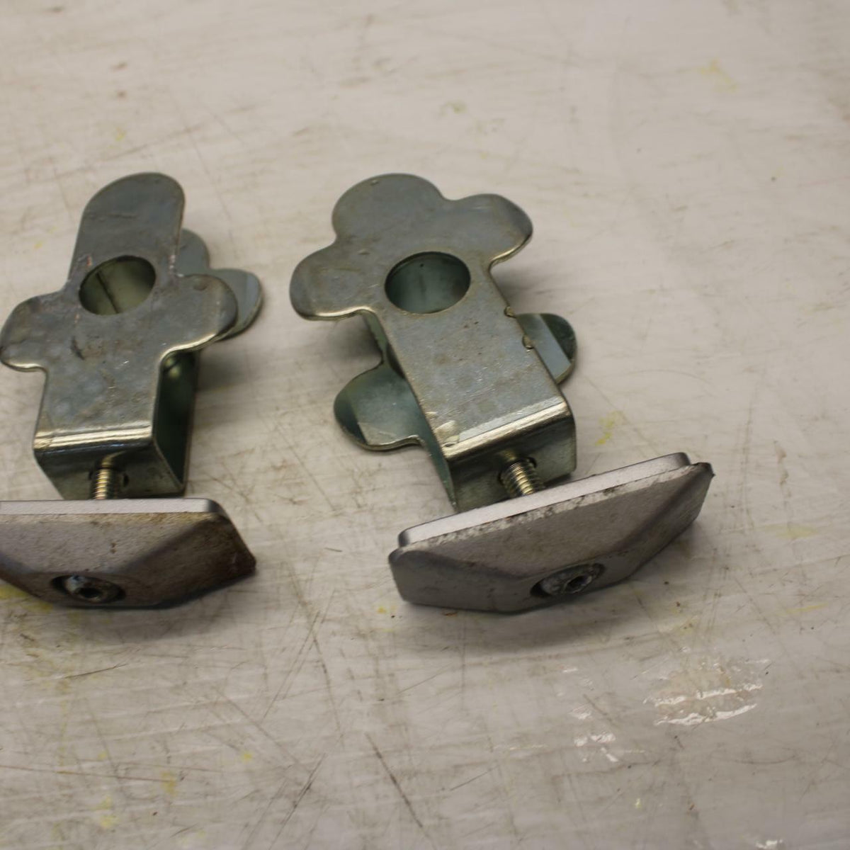 07-12 SUZUKI BANDIT 650F SWINGARM CHAIN TENSIONER ADJUSTMENT BRACKETS  BB280