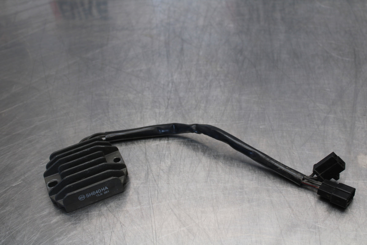 04-09 SUZUKI GS500F RECTIFIER VOLTAGE REGULATOR BB165