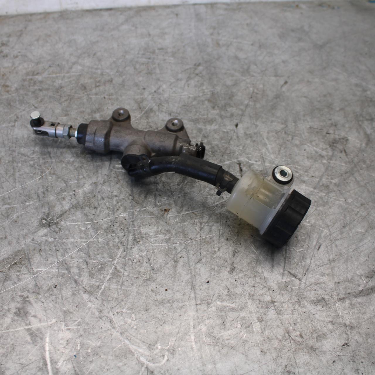 08-16 YAMAHA YZF R6 REAR BACK BRAKE MASTER CYLINDER W RESERVOIR BB431