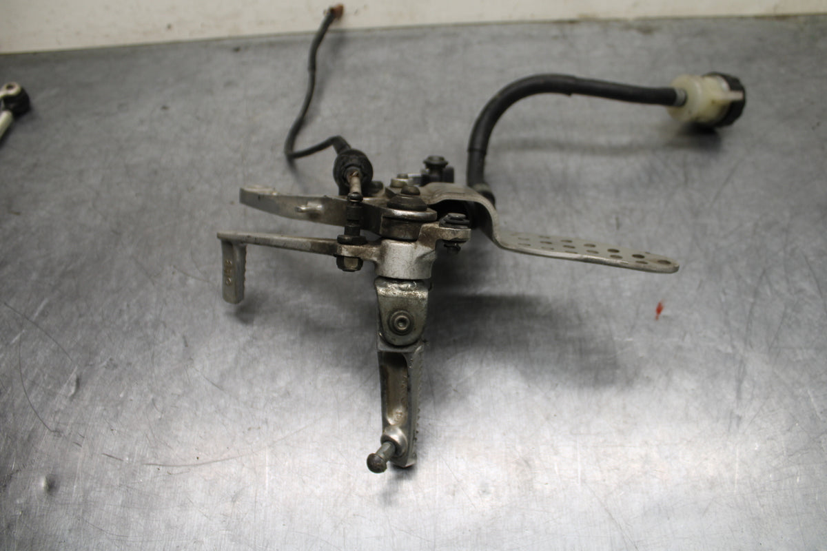00-01 YAMAHA YZF R1 RIGHT REARSET REAR SET DRIVER FOOT PEG REST STOP BB755