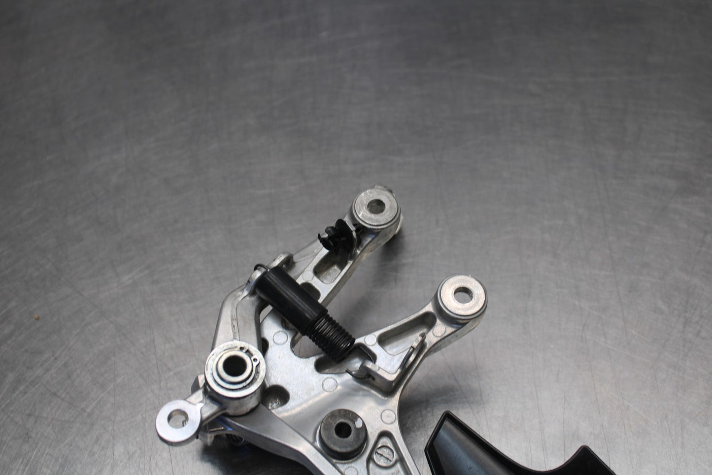 13-24 HONDA CBR600RR RIGHT REARSET REAR SET DRIVER FOOT PEG REST STOP BB772