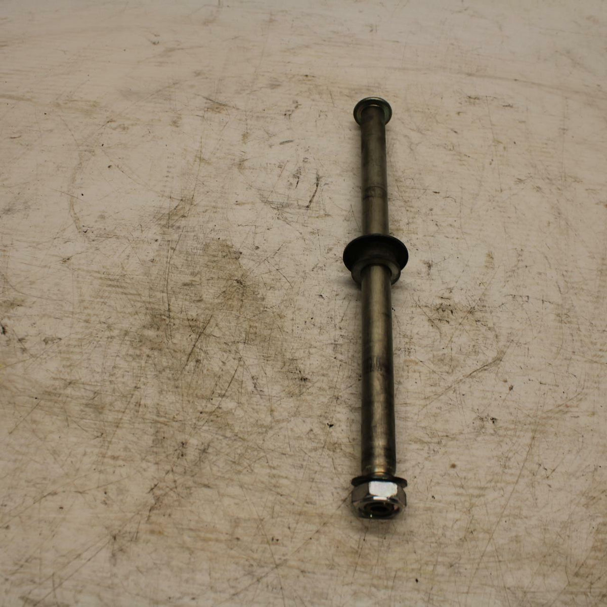 05-09 SUZUKI BOULEVARD C90 REAR AXLE BACK WHEEL RIM PIVOT BOLT AXEL BB357