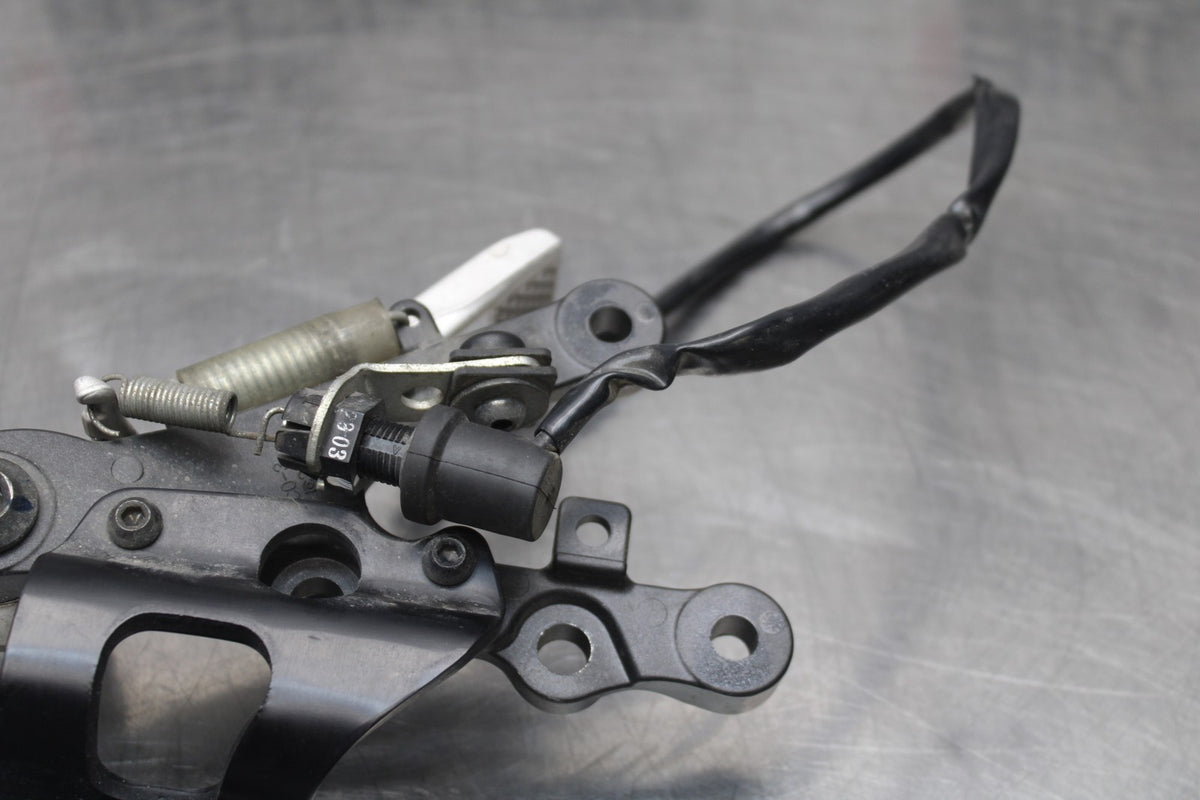 08-16 YAMAHA YZF R6 RIGHT REARSET REAR SET DRIVER FOOT PEG BRACKET MOUNT BB856