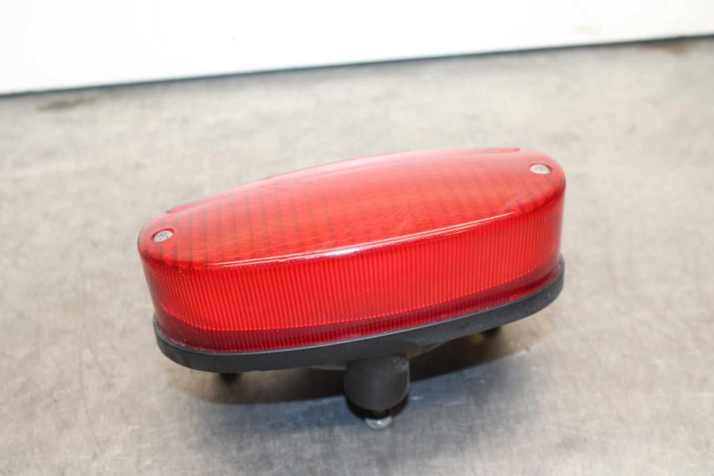 02-03 YAMAHA V STAR 1100 TAILLIGHT REAR TAIL BRAKE LIGHT BB124