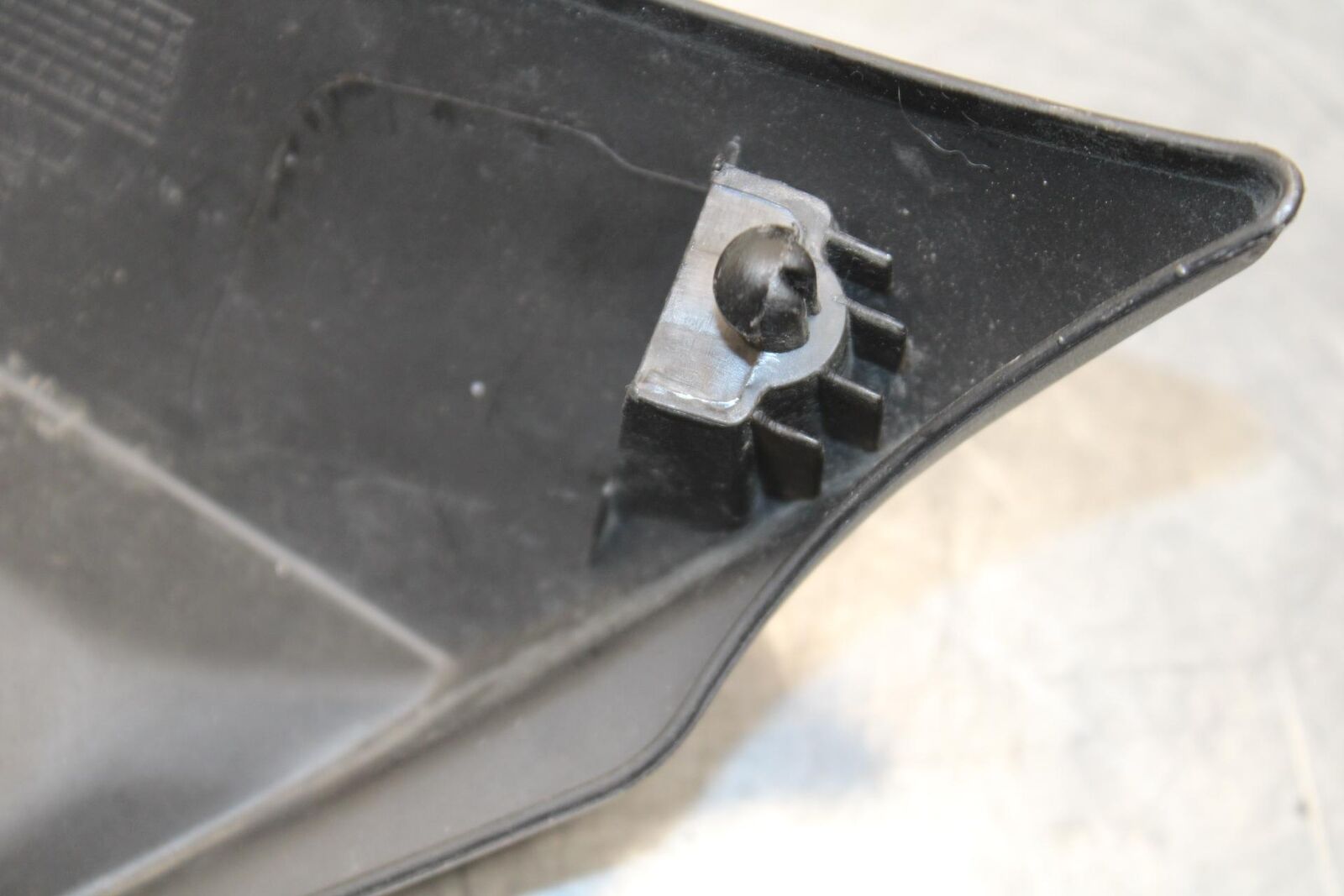 2011 Suzuki GSXR600 RIGHT FRAME SIDE COVER COWL PANEL TRIM BB94