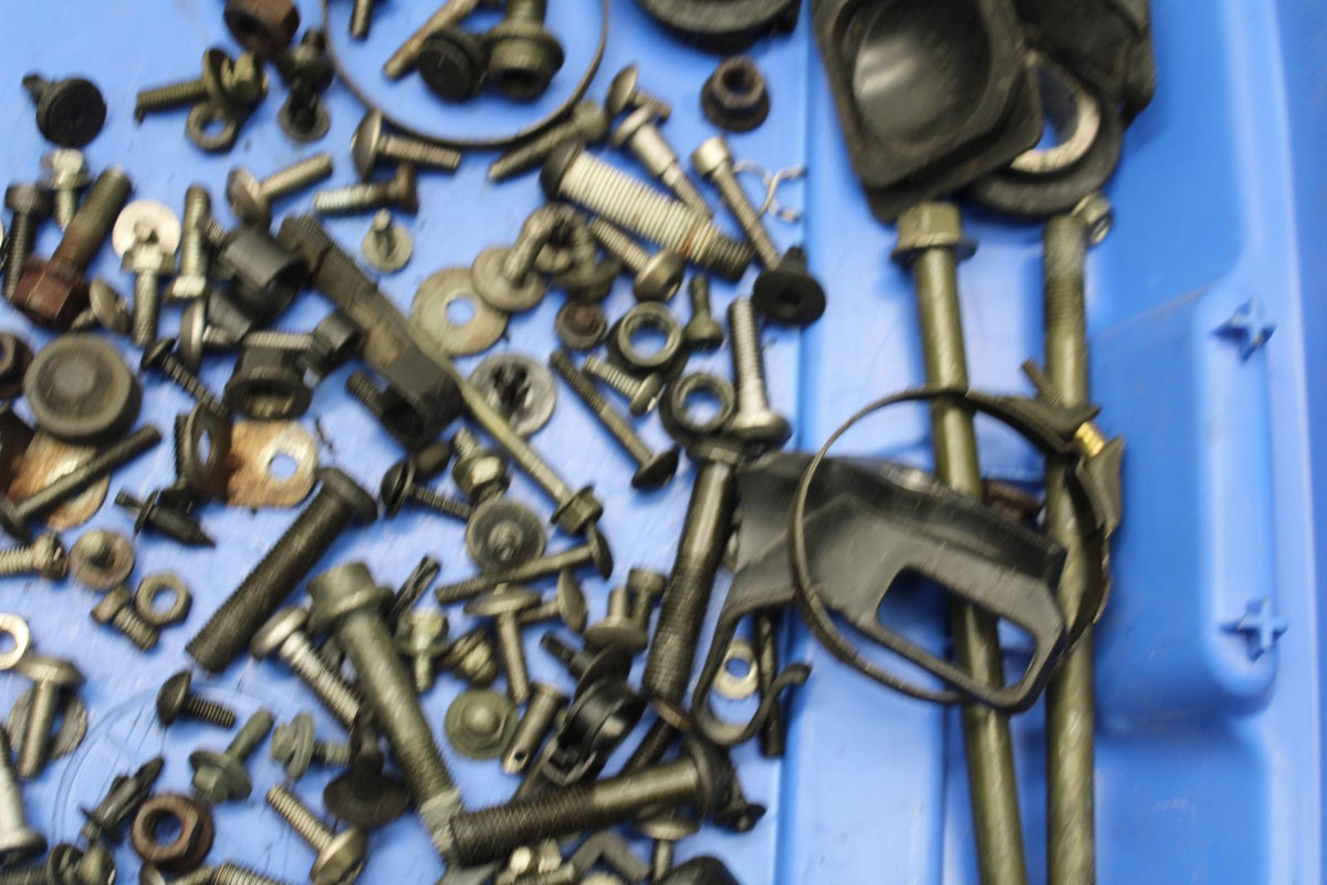 05 YAMAHA YZF R6S MISCELLANEOUS MOUNTING BOLTS HARDWARE MOTOR SCREWS BB95