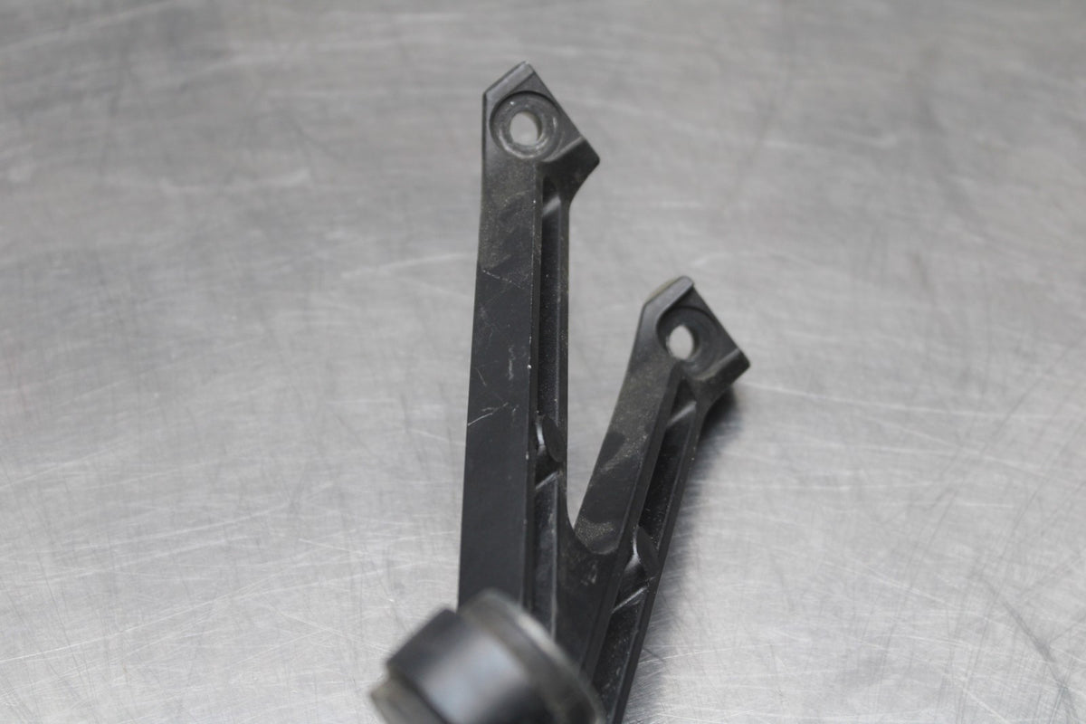 15-21 SUZUKI GSXR600 RIGHT REAR BACK PASSENGER PEG BB810