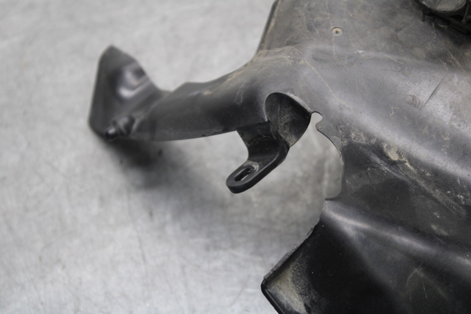 13-18 KAWASAKI NINJA ZX6R LOWER FRONT UPPER INNER HEADLIGHT COWL FAIRING  BB666