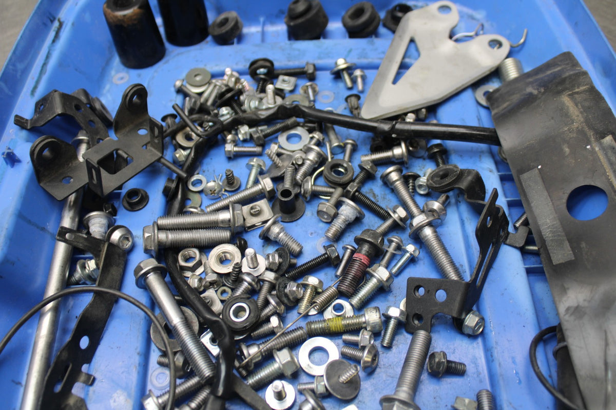 18-26 KAWASAKI Z400 ENGINE MOUNTING BOLTS HARDWARE MOTOR SCREWS BB852