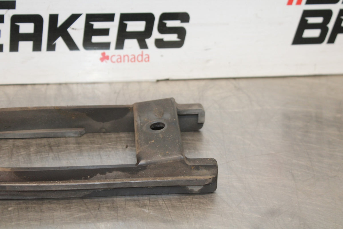 03 YAMAHA YZF R1 SWINGARM CHAIN BUFFER SLIDER GUIDE BB895