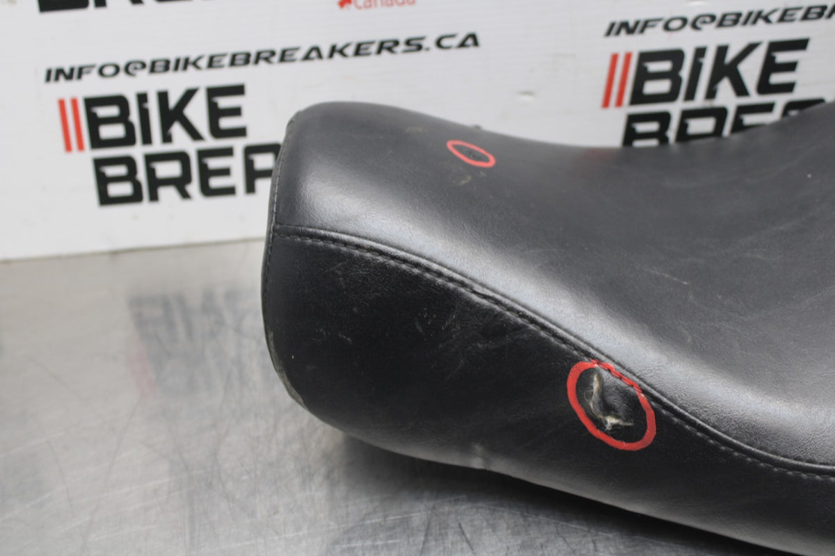 07 HARLEY-DAVIDSON SPORTSTER 1200 CUSTOM XL1200C SADDLE SEAT  BB833