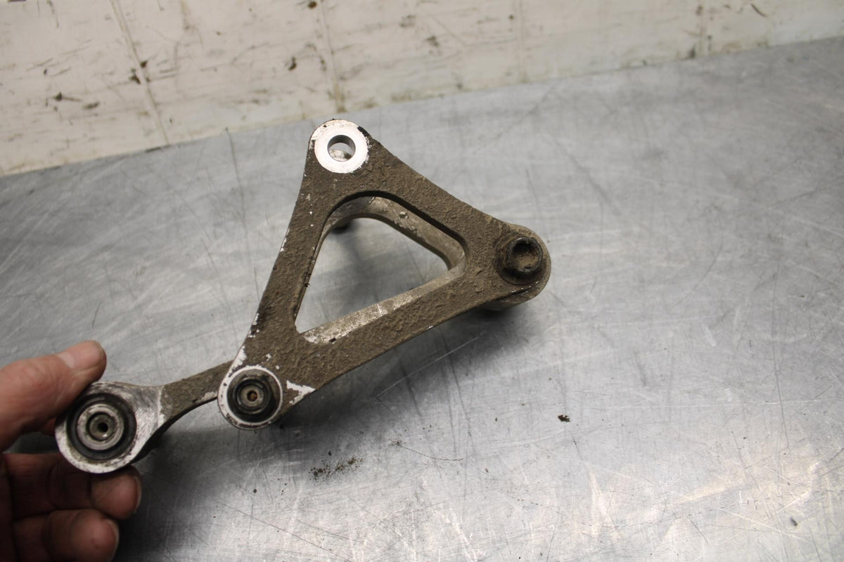 03-04 YAMAHA YZF R6  REAR DOGBONE SHOCK LINKAGE LINK BB481
