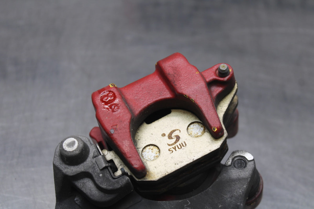 03-05 YAMAHA YZF R6  REAR BACK BRAKE CALIPER W MOUNT BRACKET BB793