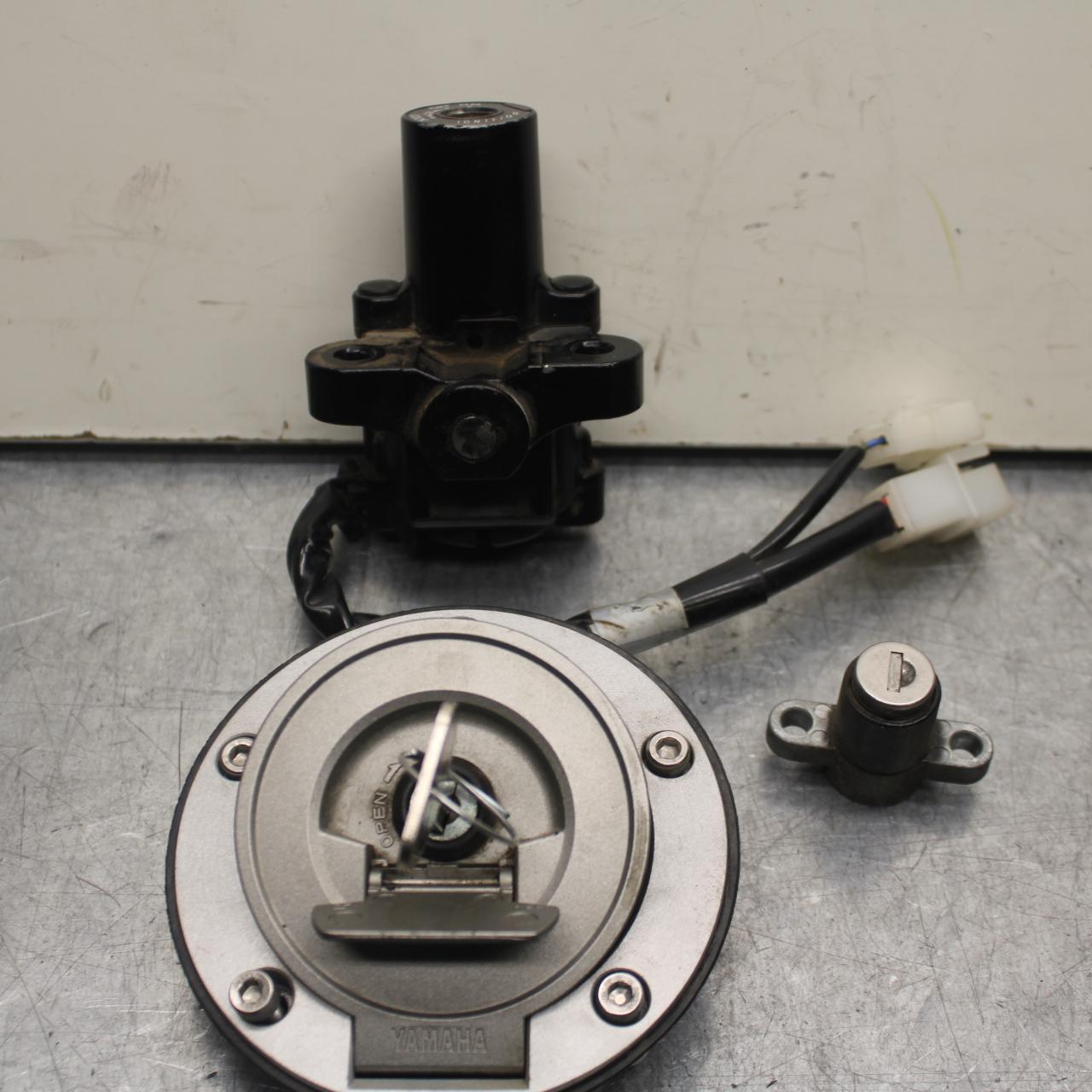 2007 Yamaha VStar XVS1300A IGNITION LOCK KEY SET W/ GAS CAP AND SEAT LOCK BB78