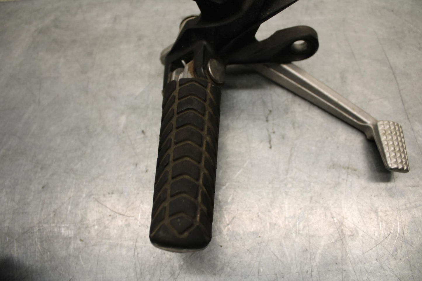 2012 Kawasaki Ninja ZX14R ZX1400E RIGHT REARSET REAR SET DRIVER FOOT PEG REST BB