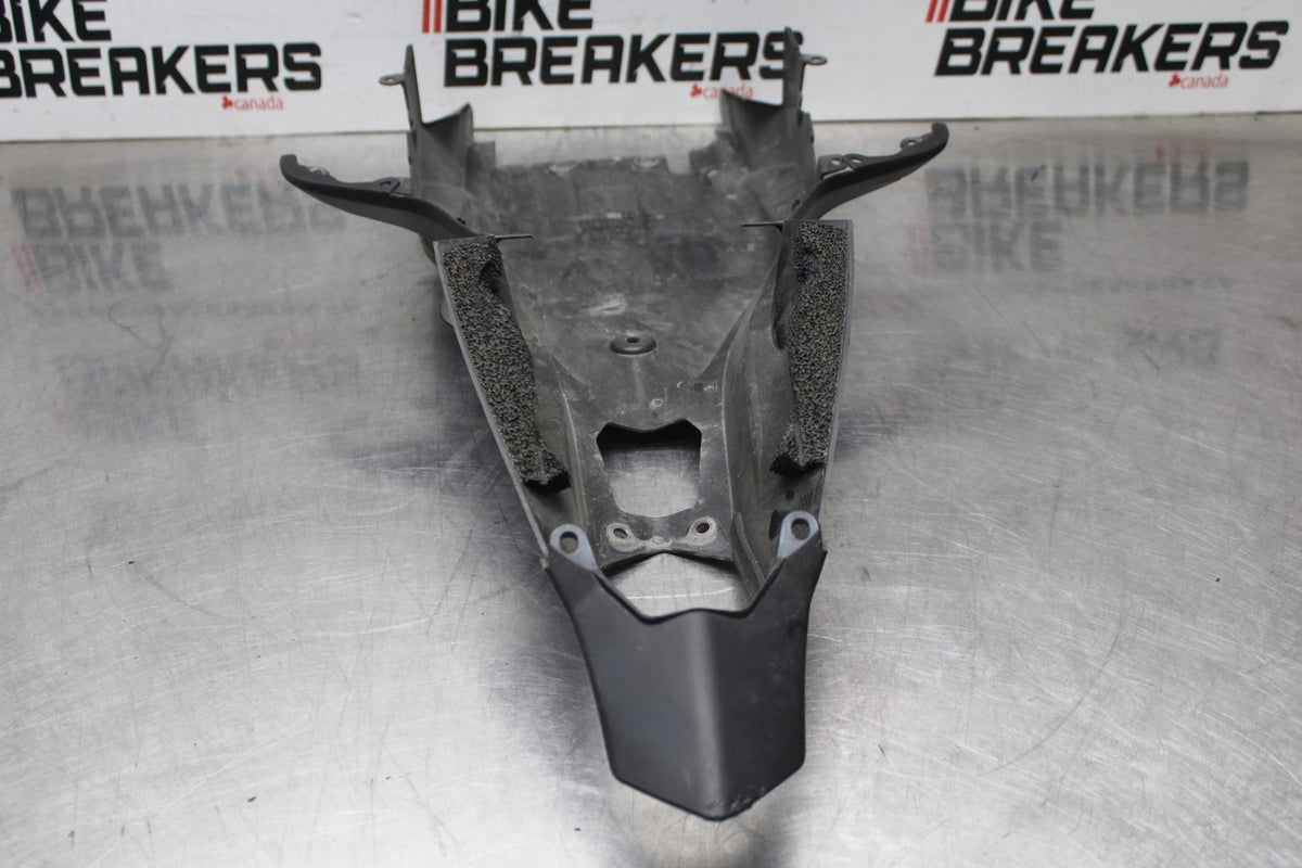 18 YAMAHA YZF R1  REAR BACK TAIL UNDERTAIL FAIRING COWL FENDER BB838