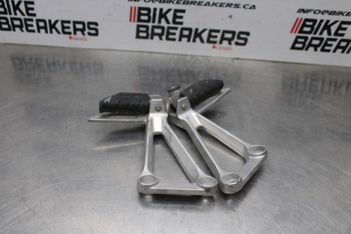 13-15 HONDA CBR500R REAR BACK PASSENGER PEG SET PAIR BB834