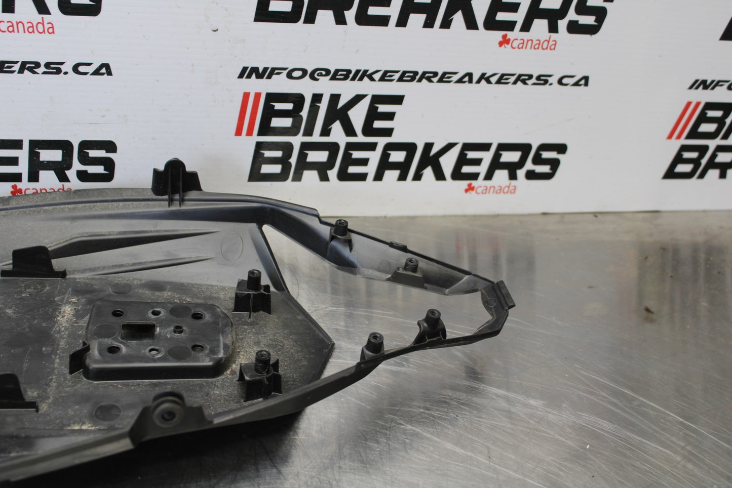 21-23 KAWASAKI NINJA ZX6R REAR BACK TAIL UNDERTAIL BATTERY TRAY PLASTIC BB179