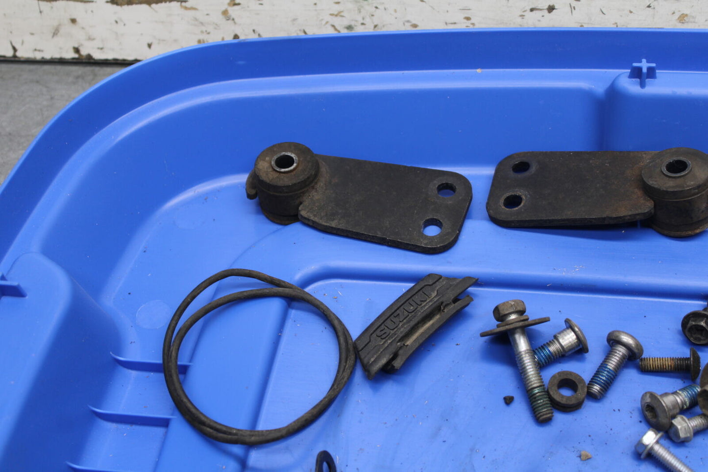 05-08 SUZUKI GSXR1000 MOUNTING BOLTS HARDWARE MOTOR SCREWS BB113