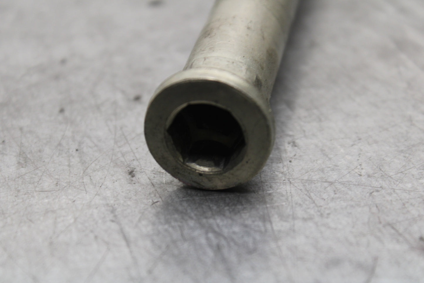 13-18 KAWASAKI NINJA ZX6R REAR BACK SWINGARM BOLT SUSPENSION PIVOT AXLE BB666