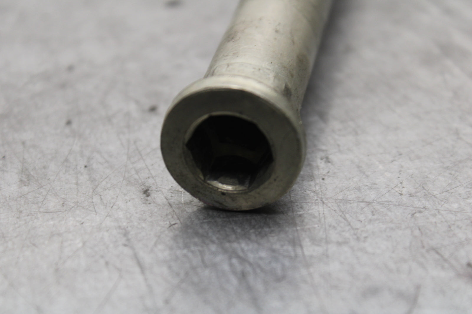 13-18 KAWASAKI NINJA ZX6R REAR BACK SWINGARM BOLT SUSPENSION PIVOT AXLE BB666