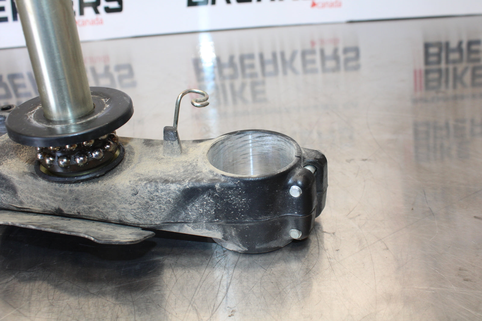 11 SUZUKI GSXR1000 FRONT FORKS CLAMP LOWER TRIPLE TREE STEM BB142