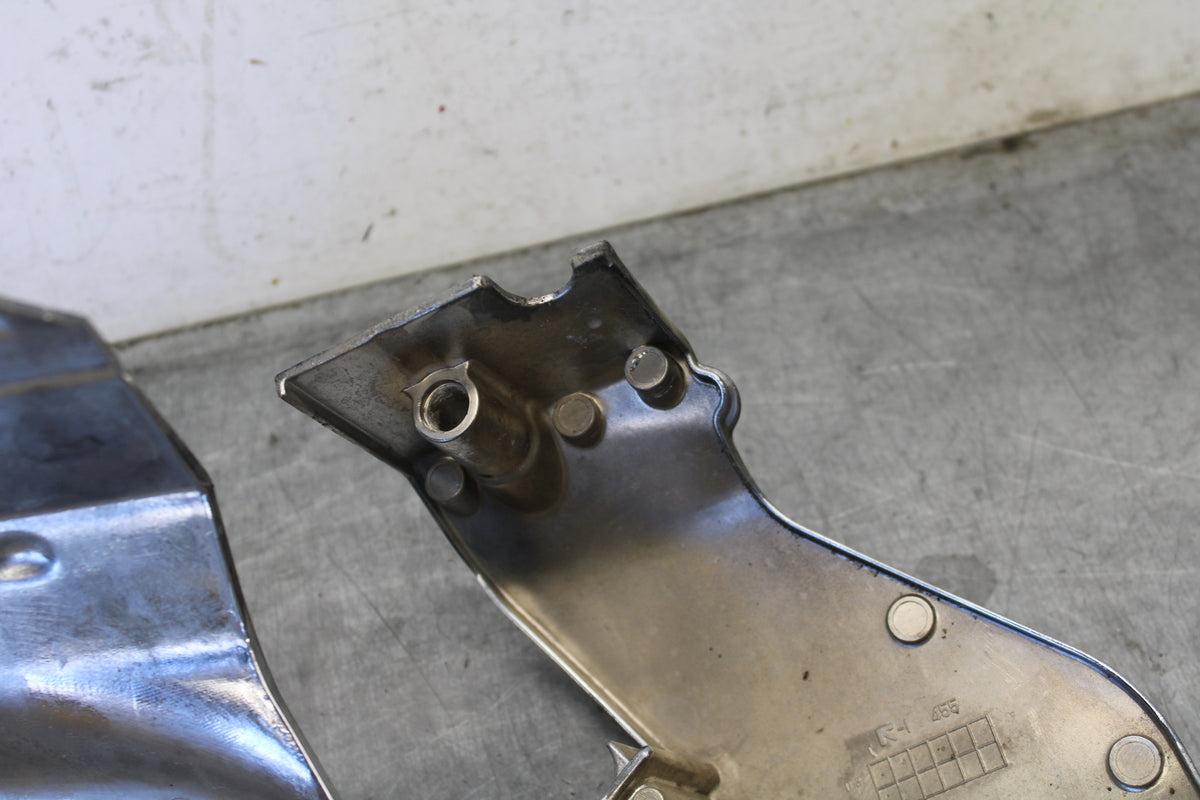 04 SUZUKI INTRUDER 800 ENGINE SPROCKET COVER BB758