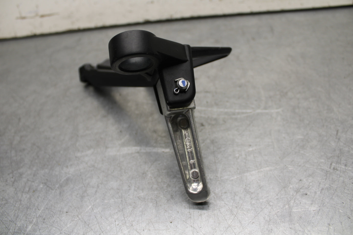 15-17 YAMAHA YZF R3 RIGHT REAR BACK PASSENGER PEG BB651