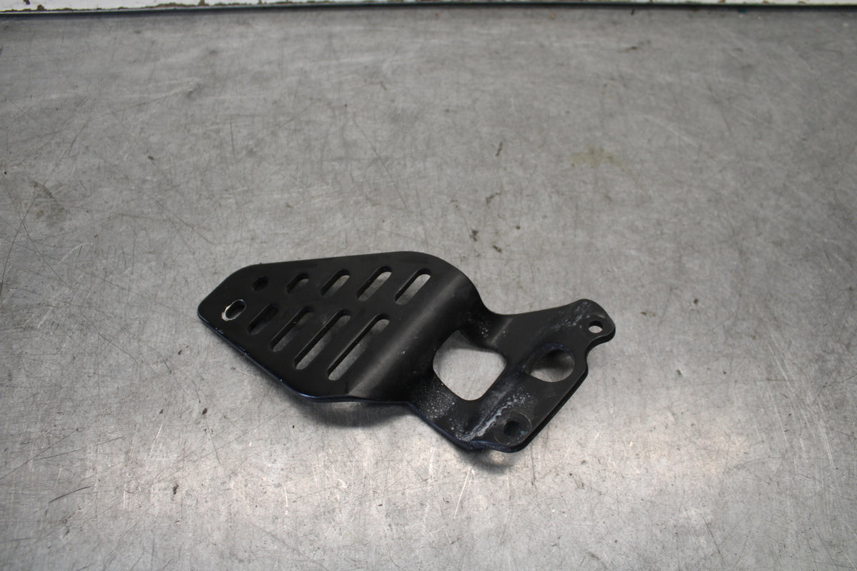 08-16 YAMAHA YZF R6 RIGHT REARSET REAR SET HEEL GUARD 13S-27446-10-00 BB665