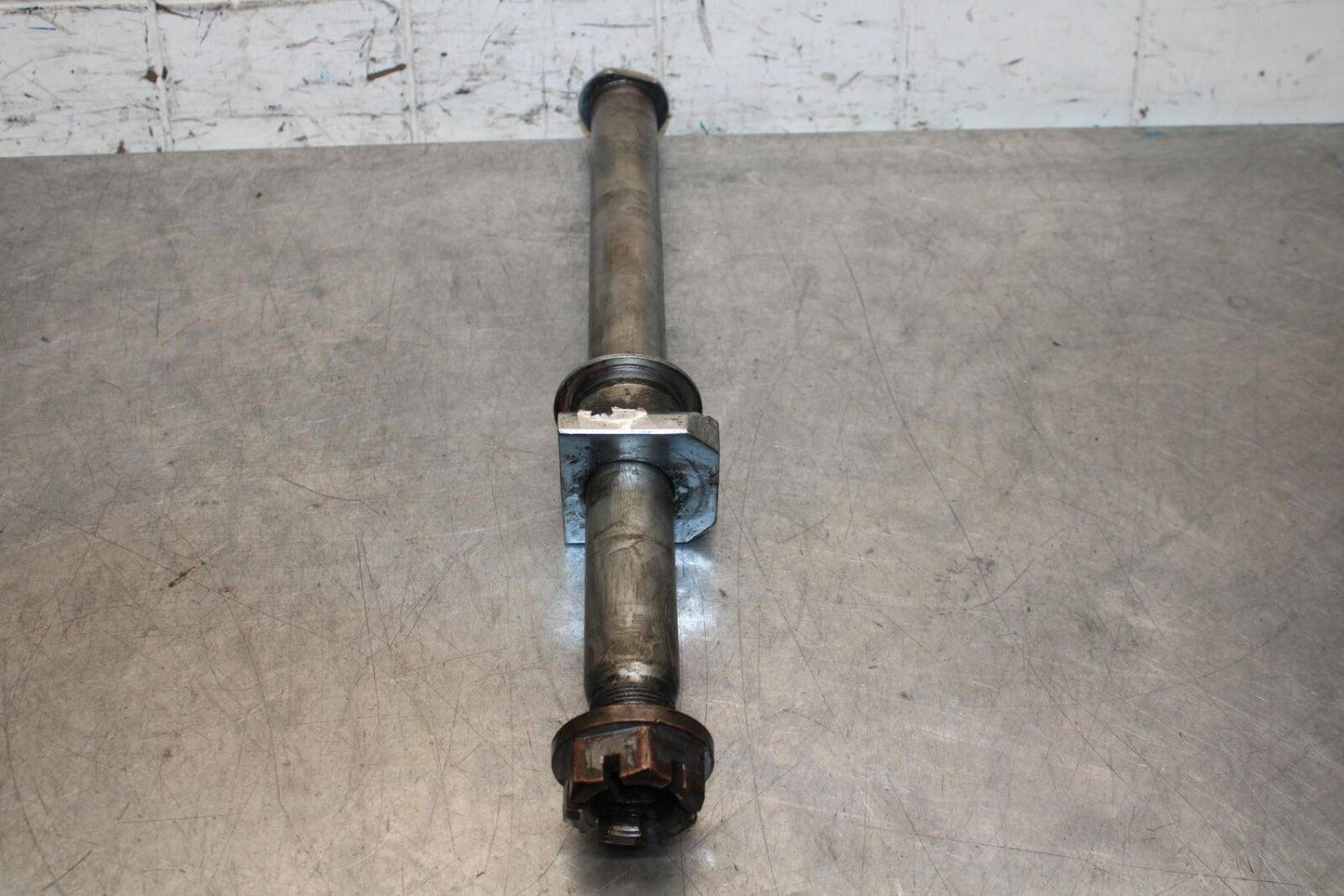 2001 Suzuki GSXR750 REAR AXLE BACK WHEEL RIM PIVOT BOLT AXEL 64711-33E10 BB553