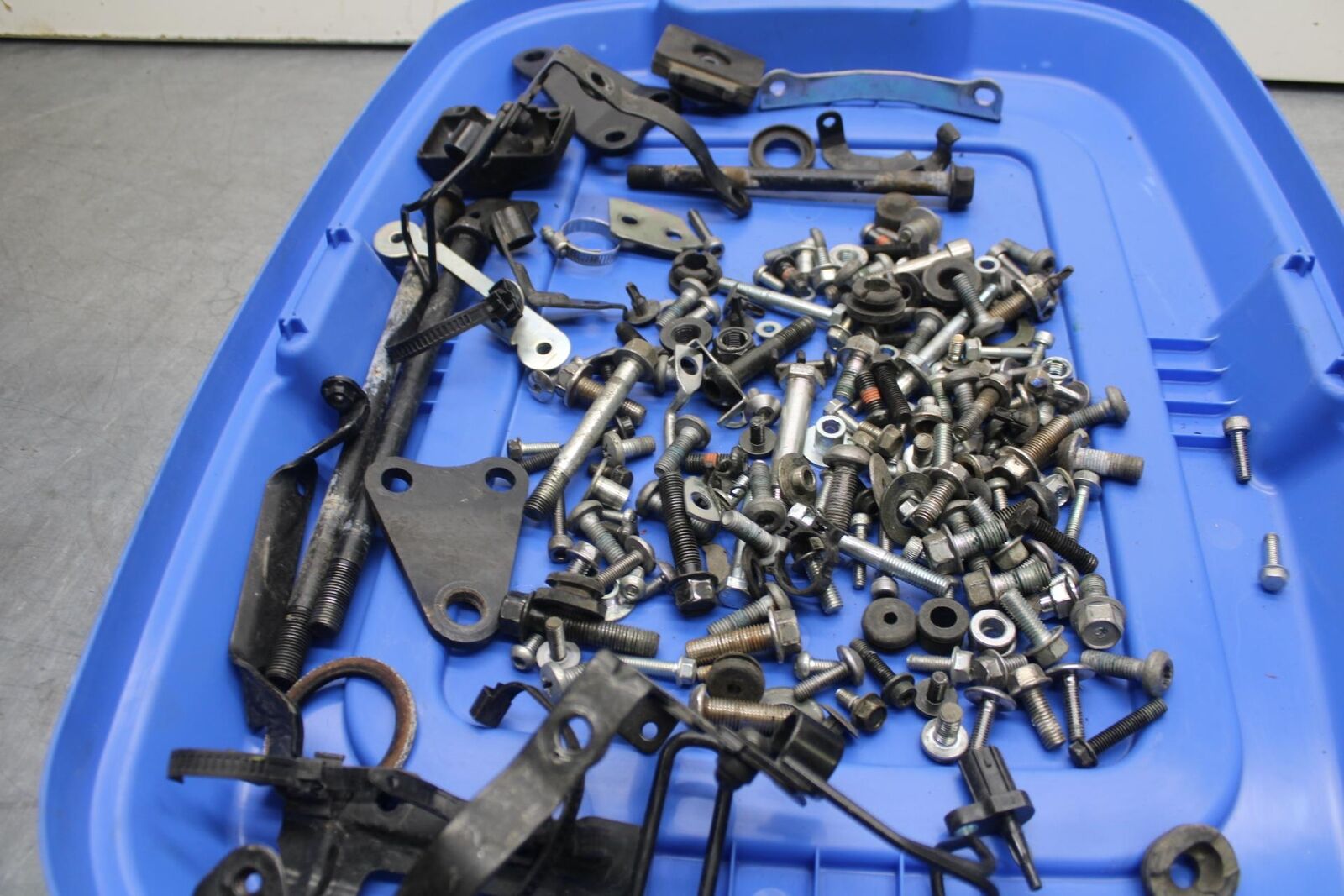 2007 Yamaha V Star 1300 XVS1300A MISCELLANEOUS BOLTS FASTENERS HARWARE BB78