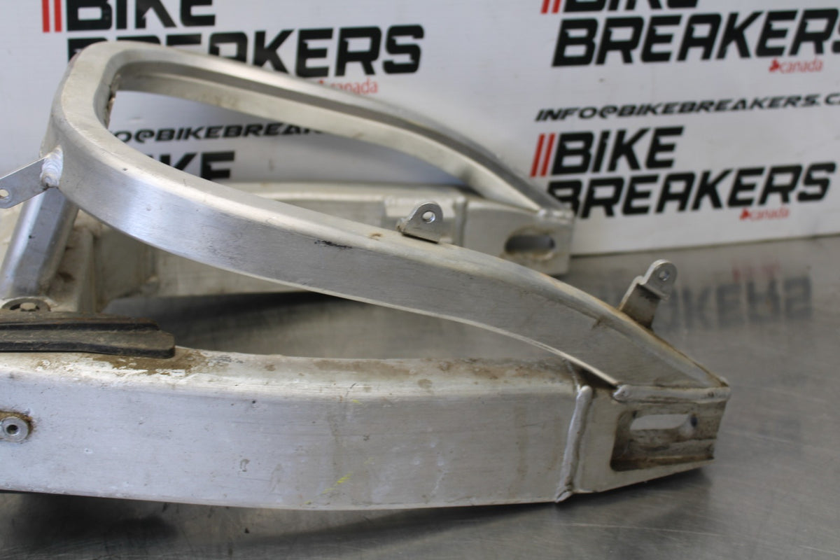 01 HONDA CBR900RR REAR SWINGARM BACK SUSPENSION SWING ARM BB00