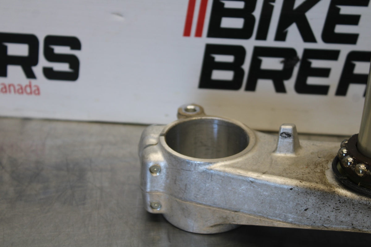 18 SUZUKI GSXR750 FRONT FORKS CLAMP LOWER TRIPLE TREE STEM BB891