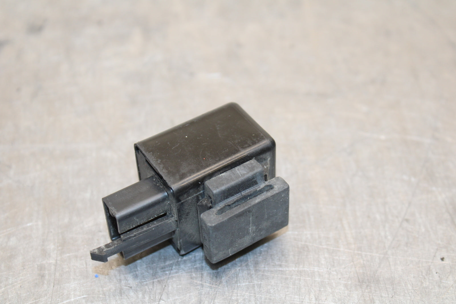 04-05 YAMAHA YZF R1 TURN SIGNAL BLINKER RELAY FLASHER SWITCH BB131