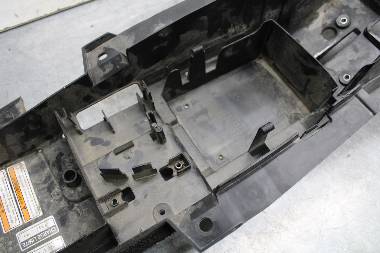 16-21 YAMAHA XSR900 REAR BACK TAIL UNDERTAIL BATTERY TRAY PLASTIC BB664