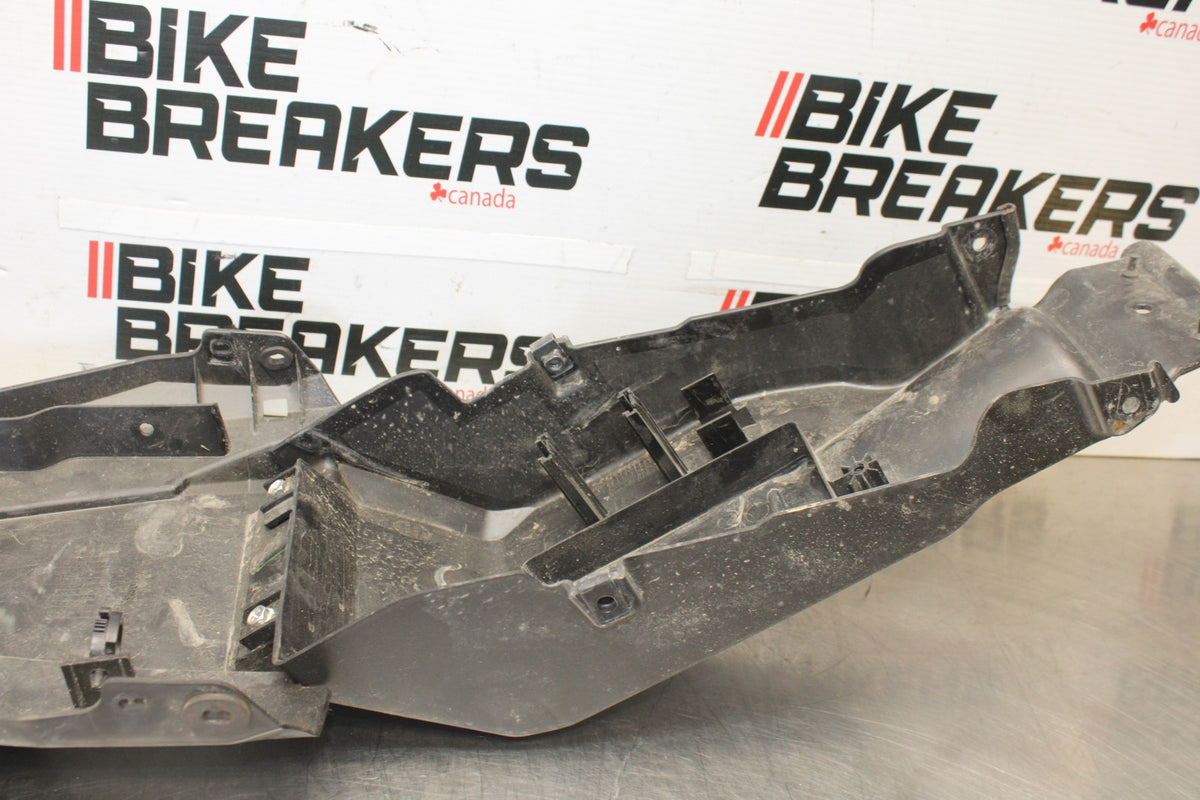 23-26 KAWASAKI NINJA ZX4RR REAR BACK TAIL UNDERTAIL BATTERY TRAY PLASTIC BB898