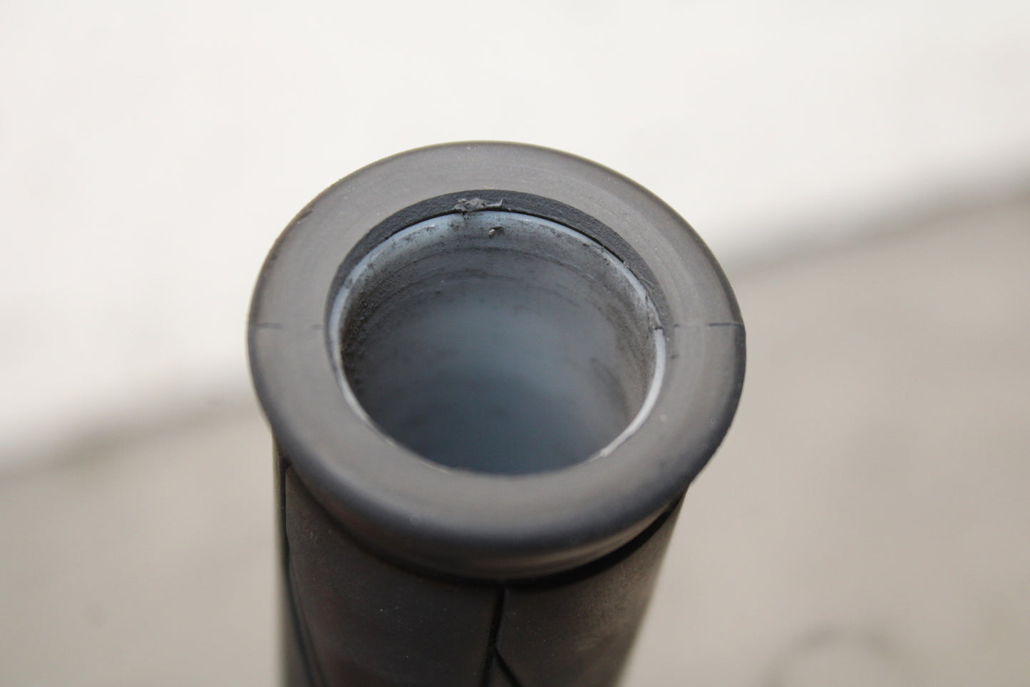 13-18 KAWASAKI NINJA ZX6R THROTTLE CABLE LINE HOUSING GUIDE BB682