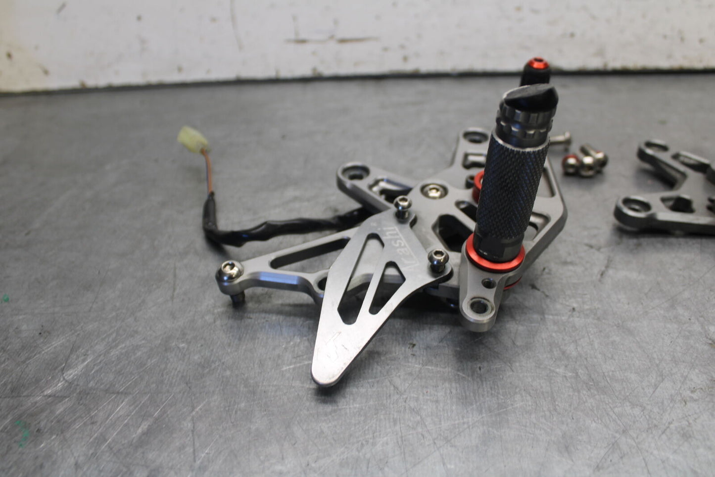 09-12 KAWASAKI NINJA ZX6R RIGHT LEFT REARSETS REAR SET DRIVER FOOT PEGS  BB698