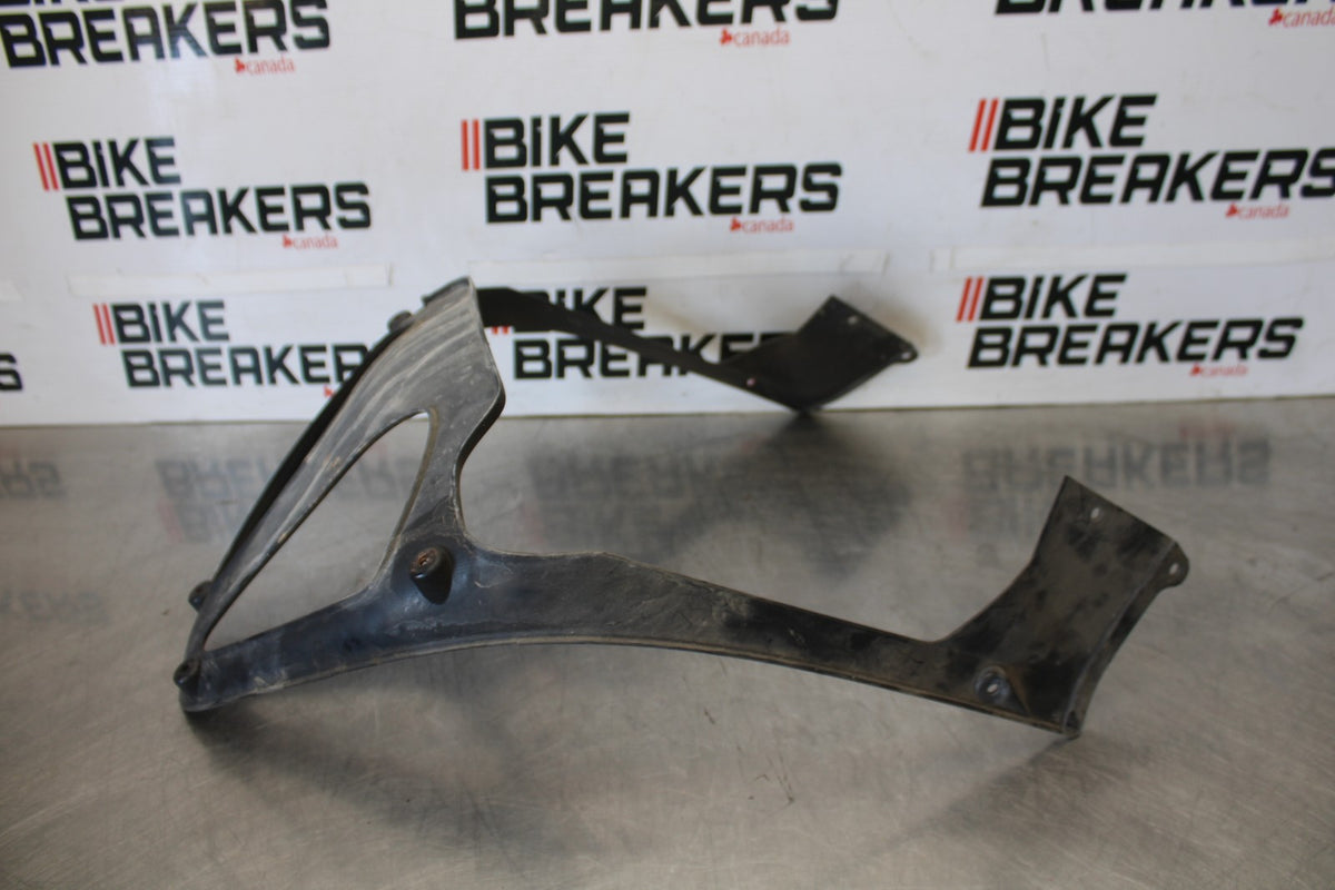 06-07 HONDA INTERCEPTOR 800 VFR800 FRONT INNER EXHAUST V FAIRING COWL BB917
