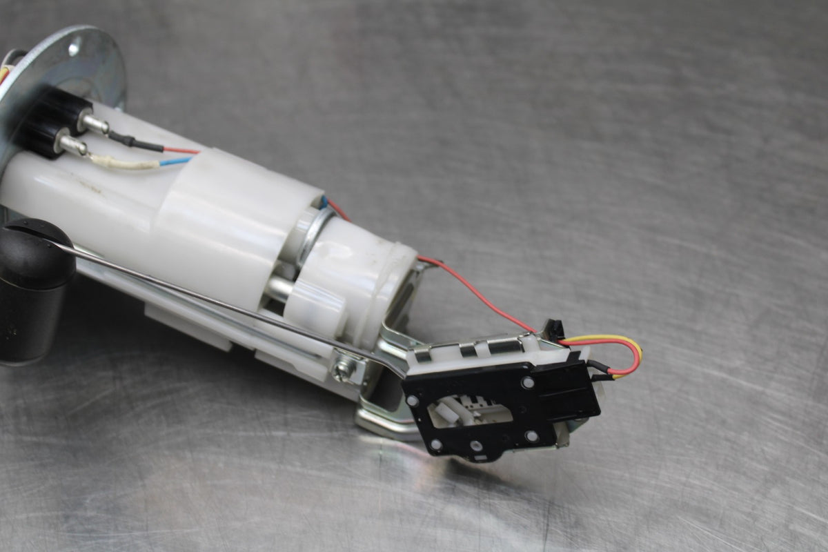 20-25 SUZUKI GSXR750 FUEL PUMP GAS PETROL SENDER UNIT BB810